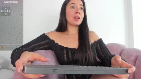 Snapshot of saraymartinez chatting on 10.29.25 ailyn saray online show from 10.29.25