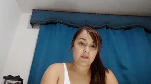 Snapshot of sarayx chatting on 10.24.25 mery online show from 10.24.25