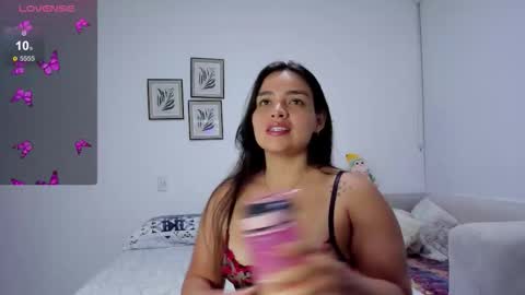 Snapshot of saritadolly_ chatting on 12.21.25 Sara Cute online show from 12.21.25