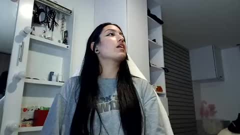 Snapshot of sasha_baby69 chatting on 03.10.25 yesica online show from 03.10.25