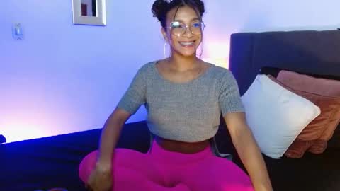 Snapshot of sasha_bowei chatting on 10.19.25 sasha_bowei online show from 10.19.25