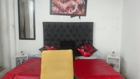 Snapshot of sasha_maturee chatting on 02.21.25 sasha maturee online show from 02.21.25