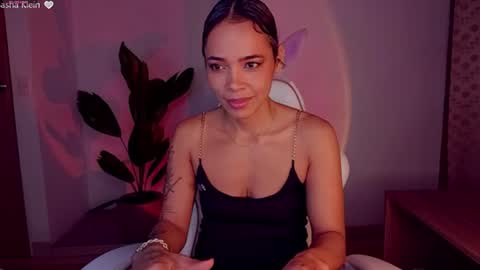 Snapshot of sashaklein chatting on 07.20.26 Sasha Klein online show from 07.20.26