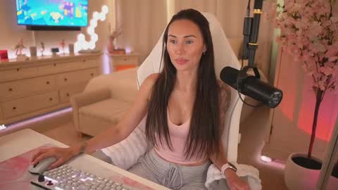 sashawest_official online show from 04.14.26