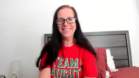 Snapshot of sassiestpeachgoddess chatting on 11.28.25 Sassiest Peach Goddess online show from 11.28.25