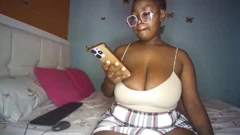 Snapshot of sassy100936 chatting on 04.19.26 Spicyd online show from 04.19.26