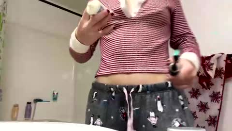 sassysquirtsmmm online show from 12.22.25