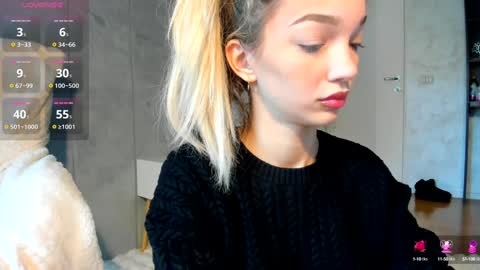 Snapshot of sassyt33n chatting on 10.22.25 sassyt33n online show from 10.22.25
