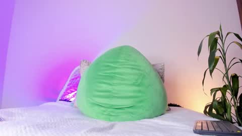     online show from 11.06.25