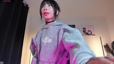    im expecting 300 thumbs up on my altar online show from 04.02.26