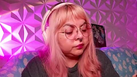 Snapshot of satyn_doll chatting on 04.21.26 Gina George online show from 04.21.26
