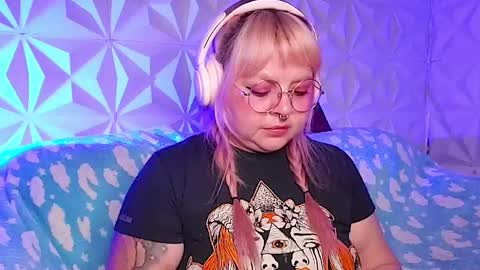 Snapshot of satyn_doll chatting on 04.25.26 Gina George online show from 04.25.26