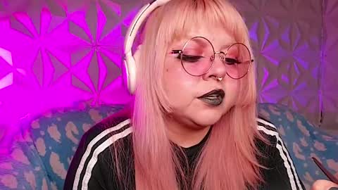 Snapshot of satyn_doll chatting on 04.28.26 Gina George online show from 04.28.26