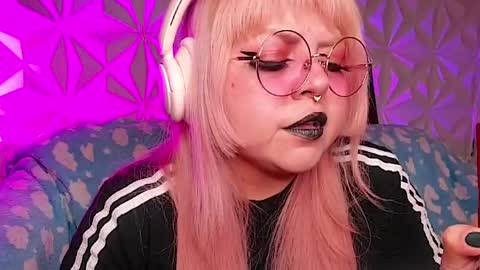 Snapshot of satyn_doll chatting on 04.28.26 Gina George online show from 04.28.26