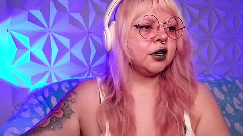 Snapshot of satyn_doll chatting on 05.03.26 Gina George online show from 05.03.26