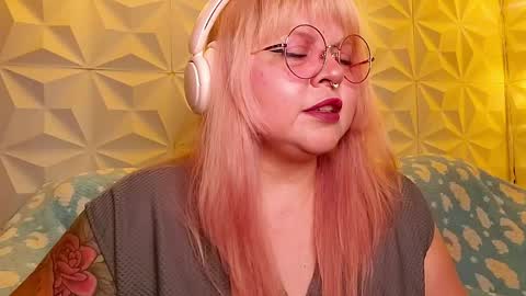 Snapshot of satyn_doll chatting on 05.10.26 Gina George online show from 05.10.26