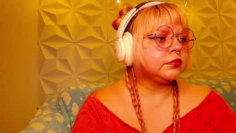 Snapshot of satyn_doll chatting on 05.10.26 Gina George online show from 05.10.26