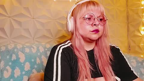 Snapshot of satyn_doll chatting on 05.12.26 Gina George online show from 05.12.26