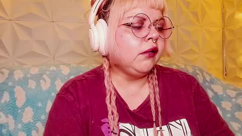 Snapshot of satyn_doll chatting on 05.16.26 Gina George online show from 05.16.26