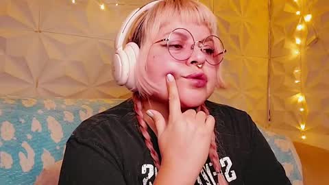 Snapshot of satyn_doll chatting on 05.20.26 Gina George online show from 05.20.26