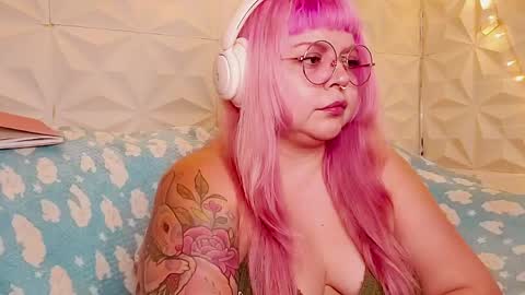 Snapshot of satyn_doll chatting on 05.23.26 Gina George online show from 05.23.26