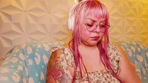 Snapshot of satyn_doll chatting on 05.31.26 Gina George online show from 05.31.26