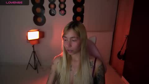 I AM JENN  online show from 04.12.26