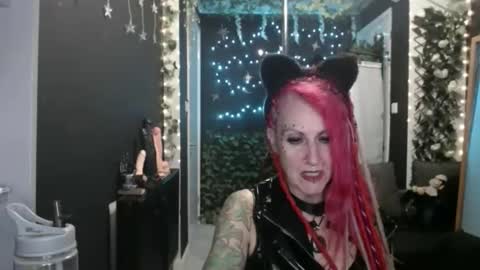 SaucySky online show from 10.04.25