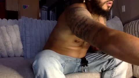 Snapshot of savagebullxxx chatting on 11.09.25 savagebullxxx online show from 11.09.25