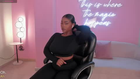 Snapshot of savannahstorm_ chatting on 04.28.26 S a v a n n a h online show from 04.28.26