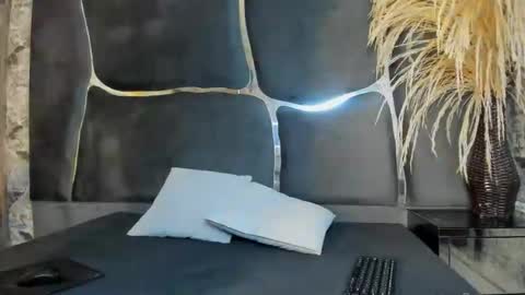 Snapshot of saxybunnyandjayzy chatting on 02.14.26 Bunny and Jayzy online show from 02.14.26