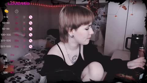 pronoun she. name Mary. age 21. online show from 02.16.25