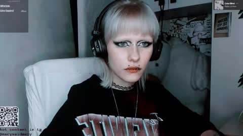 pronoun she. name Mary. age 21. online show from 10.23.25