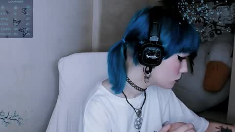 pronoun she. name Mary. age 21. online show from 11.03.25