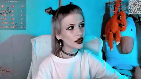 pronoun she. name Mary. age 21. online show from 11.14.25