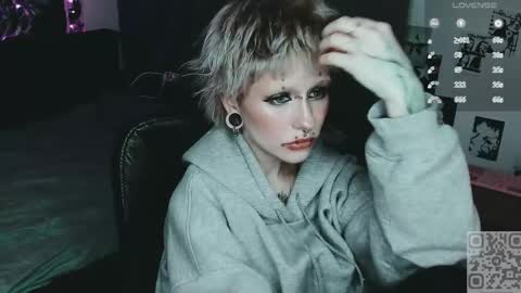 pronoun she. name Mary. age 21. online show from 05.13.26