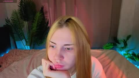 Kira  GMT 7 Mon Thu-Sun  0800am-0200pm  online show from 05.09.26