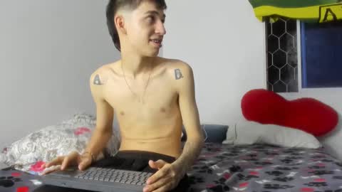 Snapshot of scar_and_master chatting on 09.11.25 scar y sebas online show from 09.11.25