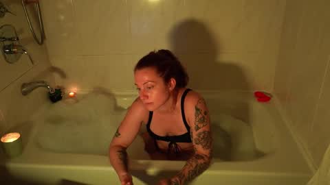 Snapshot of scarlajade chatting on 11.20.25 scarlajade online show from 11.20.25