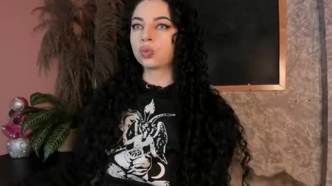 SCARLATTA DESIRE online show from 05.05.26