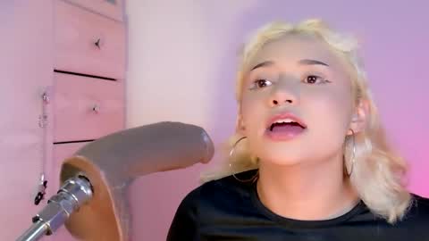 scarlet_gold online show from 04.08.26