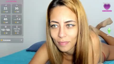 Snapshot of scarletbrow chatting on 10.18.25 scarlet online show from 10.18.25