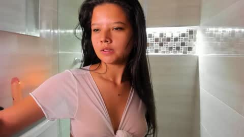 Snapshot of scarletrosee27 chatting on 02.14.25 scarletrosee27 online show from 02.14.25