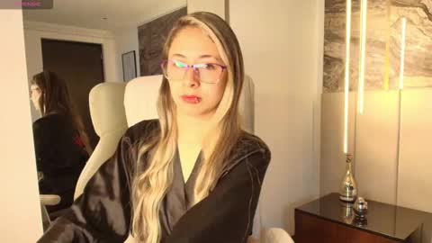 Snapshot of scarlett_bellmont chatting on 03.20.26 Scarlett online show from 03.20.26