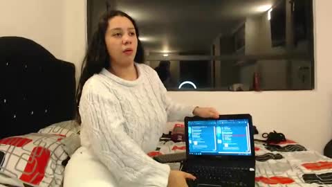 Scarlett and Jazmin online show from 02.01.25
