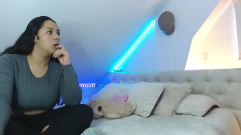 Scarlett and Jazmin online show from 10.18.25