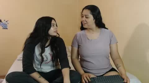 Scarlett and Jazmin online show from 07.31.26