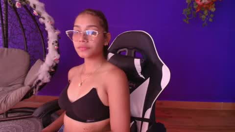 Snapshot of scarlett_lune chatting on 05.24.26 scarlett_lune online show from 05.24.26