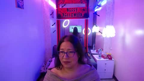 Snapshot of scarlett_widow chatting on 10.20.25 scarlett_widow online show from 10.20.25