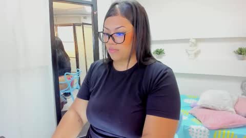 Snapshot of scarlettlee8 chatting on 11.01.25 scarlettlee8 online show from 11.01.25